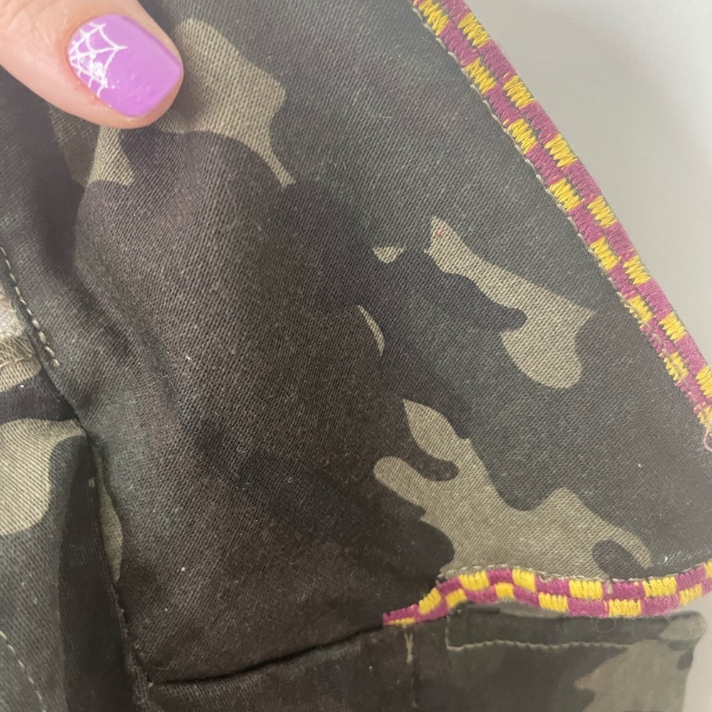 Hip length camo vest, Phoenix embroidery, patch pockets at hip size 2XL - Picture 12 of 14